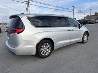 Used 2024 Chrysler Pacifica Touring-L video 3