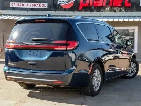 Used 2021 Chrysler Pacifica Touring-L image 8