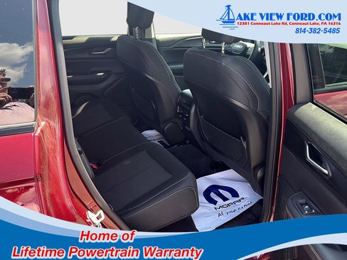 Used 2023 Jeep Grand Cherokee Laredo image 15