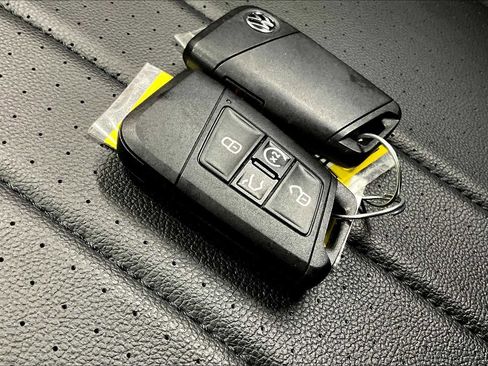 Used 2024 Volkswagen Tiguan SE image 14