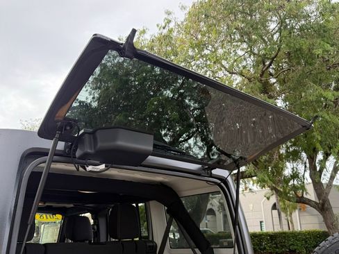 Certified 2018 Jeep Wrangler Unlimited Sahara image 35