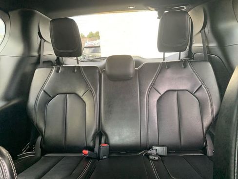 Used 2025 Chrysler Pacifica Select image 16
