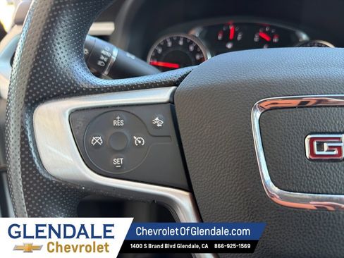 Used 2023 GMC Acadia SLE image 13