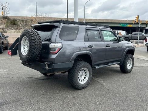 Used 2020 Toyota 4Runner Venture w/ Moonroof Package image 5