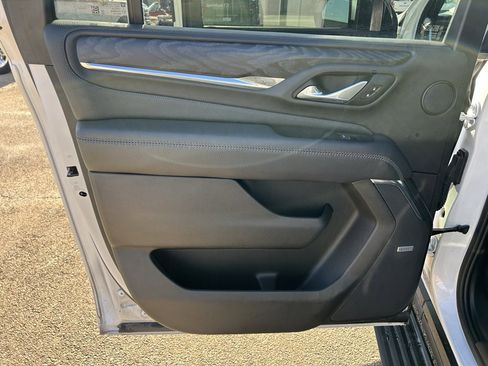 Used 2023 GMC Yukon XL Denali image 11