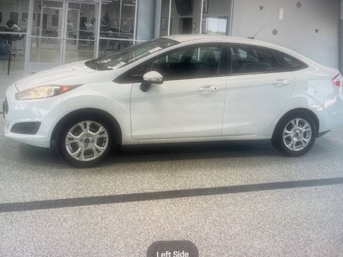 Used 2015 Ford Fiesta SE FWD image 3
