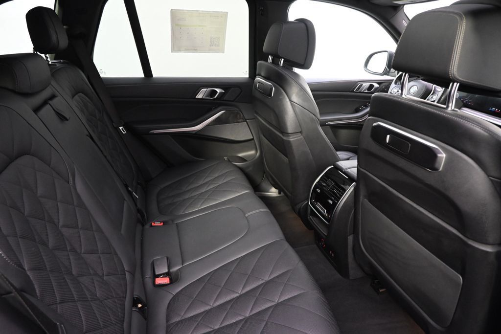Used 2024 BMW X5 xDrive40i AWD/4WD image 18
