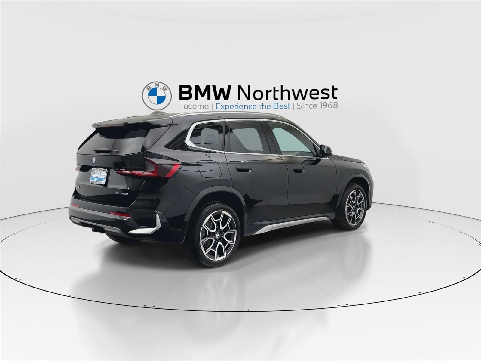 Used 2026 BMW X1 xDrive28i w/ Technology Package AWD/4WD image 3