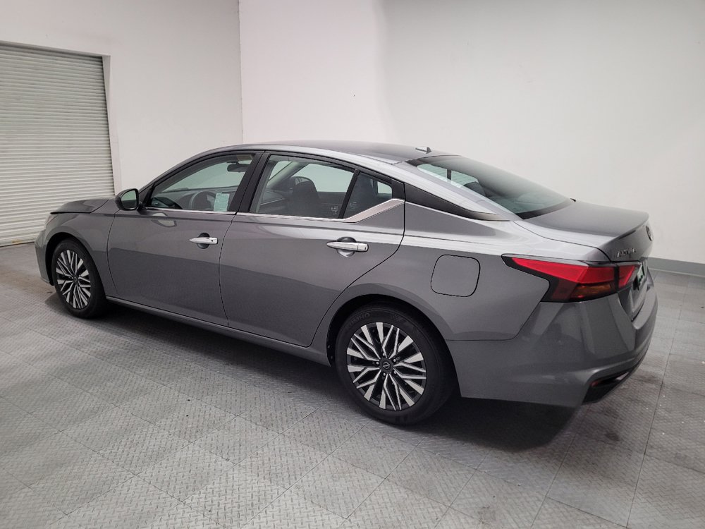 Used 2024 Nissan Altima 2.5 SV FWD image 3