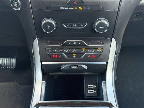 Used 2019 Ford Edge SEL w/ Equipment Group 201A AWD/4WD image 17