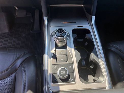 Used 2020 Ford Explorer Platinum w/ Premium Technology Package image 11