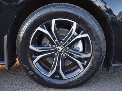 Used 2025 Toyota Sienna Platinum image 28