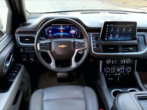 Used 2024 Chevrolet Suburban LT image 5