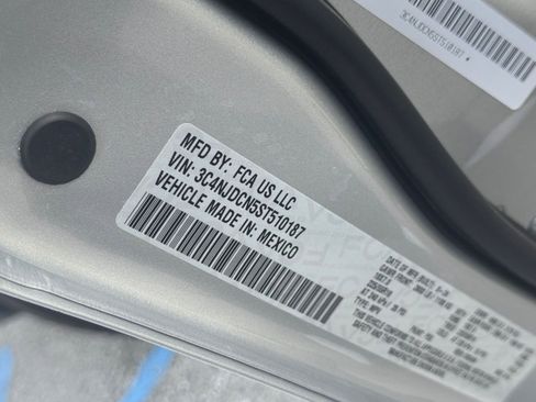 Used 2025 Jeep Compass Limited image 30