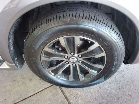 Used 2017 Nissan Armada Platinum image 36