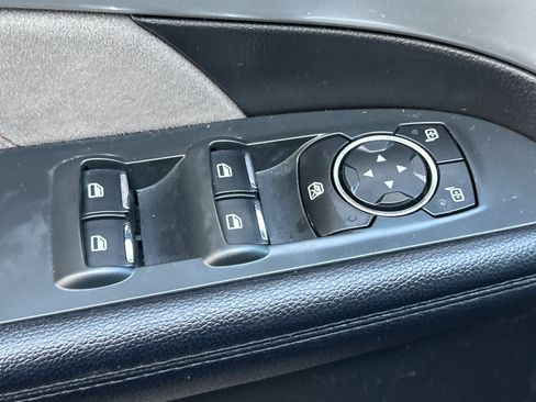 Used 2017 Ford Explorer XLT w/ Equipment Group 202A FWD image 12