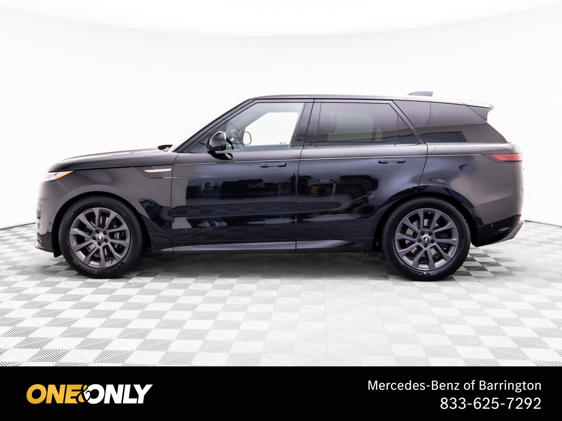 Used 2024 Land Rover Range Rover Sport Dynamic SE AWD/4WD image 2