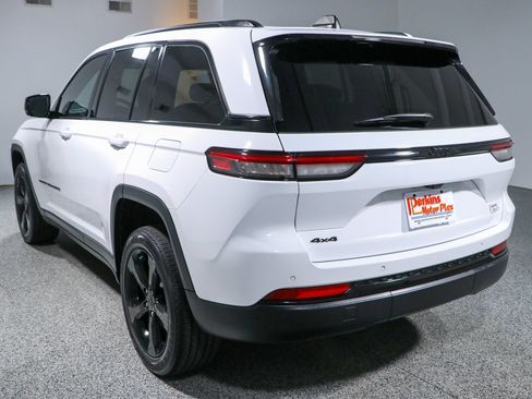 Used 2023 Jeep Grand Cherokee Altitude AWD/4WD image 9