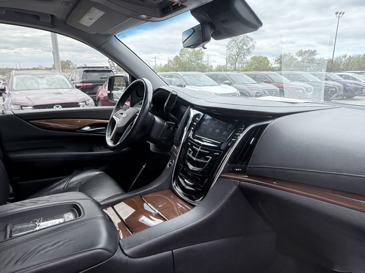 Used 2017 Cadillac Escalade Luxury RWD image 13