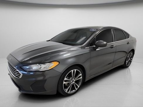 Used 2020 Ford Fusion SE image 9