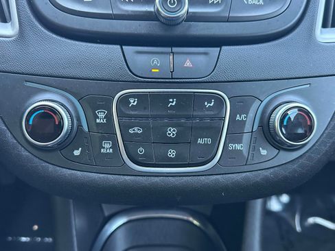 Used 2025 Chevrolet Malibu LT FWD image 11