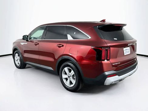 Used 2025 Kia Sorento LX FWD image 4