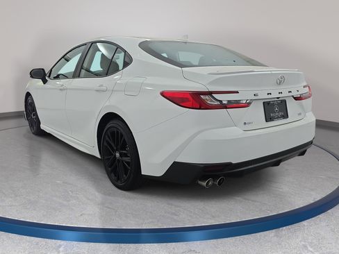 Used 2025 Toyota Camry SE w/ Convenience Package FWD image 7