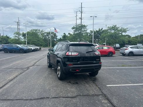 Used 2019 Jeep Cherokee Trailhawk w/ Cold Weather Group AWD/4WD image 3