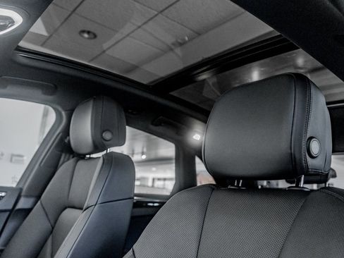 Certified 2025 Porsche Macan image 27