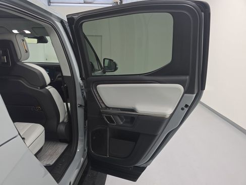Used 2023 Rivian R1T Adventure AWD/4WD image 19