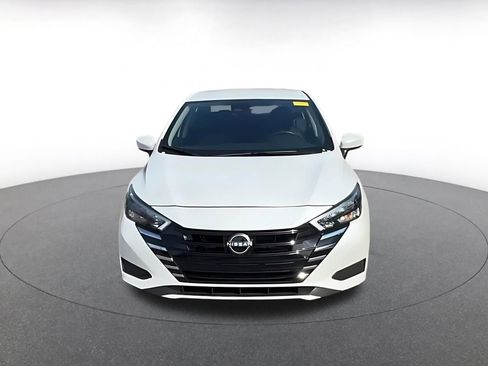 Used 2025 Nissan Versa SV image 4