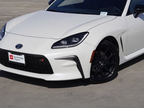 Used 2022 Toyota GR86 Premium w/ ALL Weather Mat Package (TMS) RWD image 6