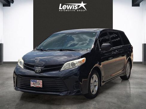 Used 2018 Toyota Sienna L w/ Carpet Mat Package FWD image 1