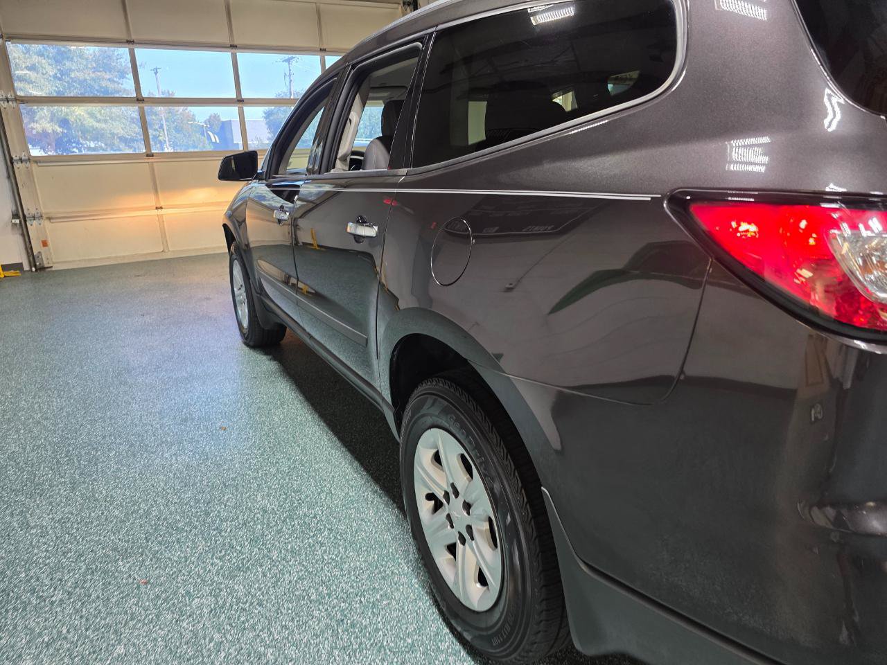 Used 2017 Chevrolet Traverse LS FWD image 10