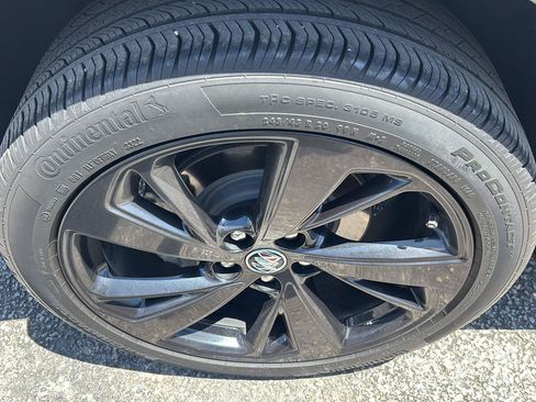 Used 2023 Buick Envision Essence w/ Sport Touring Package FWD image 10