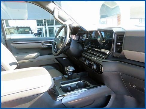 Used 2023 Chevrolet Silverado 1500 ZR2 w/ Technology Package AWD/4WD image 9