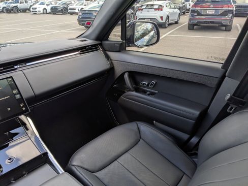 Used 2024 Land Rover Range Rover Sport SE image 18
