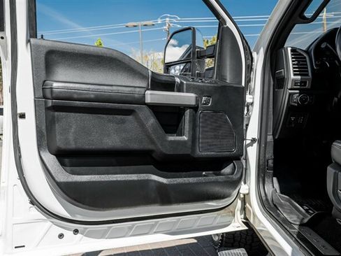 Used 2020 Ford F150 Platinum w/ Equipment Group 701A Luxury AWD/4WD image 23