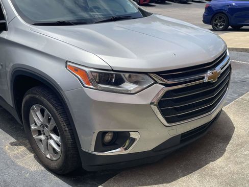 Used 2020 Chevrolet Traverse LT FWD image 4