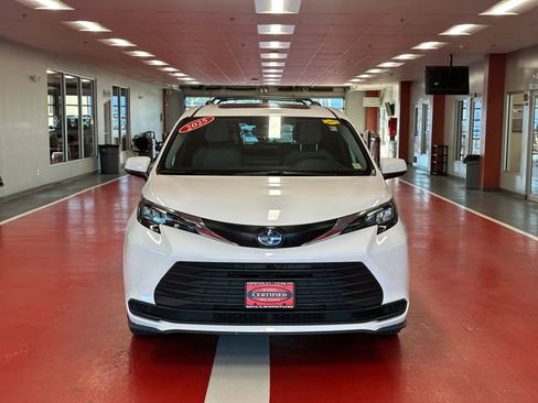 Certified 2025 Toyota Sienna LE w/ LE Plus Package AWD/4WD image 8