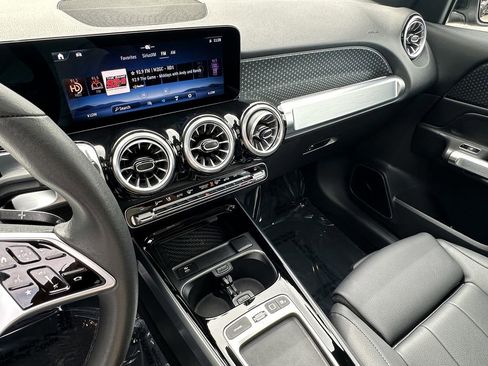 Certified 2025 Mercedes-Benz GLB 250 image 31