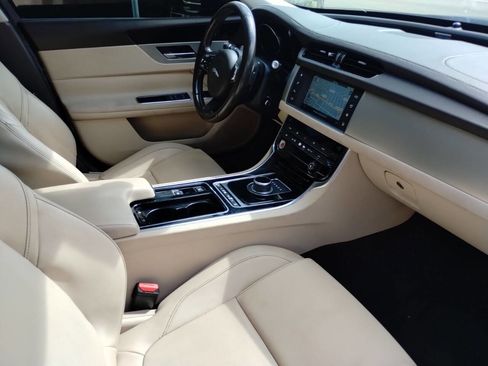 Used 2017 Jaguar XF Premium RWD image 43