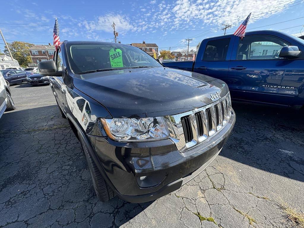 Used 2011 Jeep Grand Cherokee Laredo AWD/4WD image 1