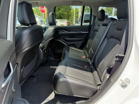 Used 2022 Jeep Grand Cherokee Limited 4xe image 25