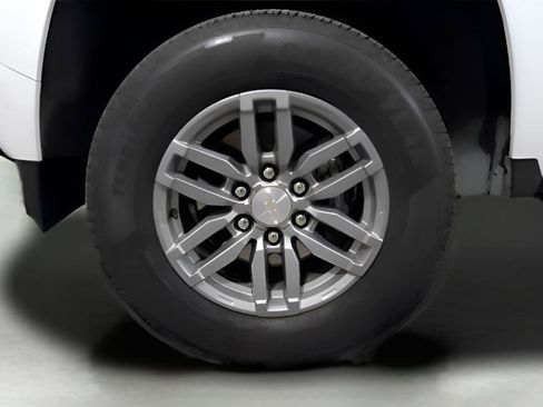 Used 2024 Chevrolet Colorado LT w/ LT Convenience Package image 14