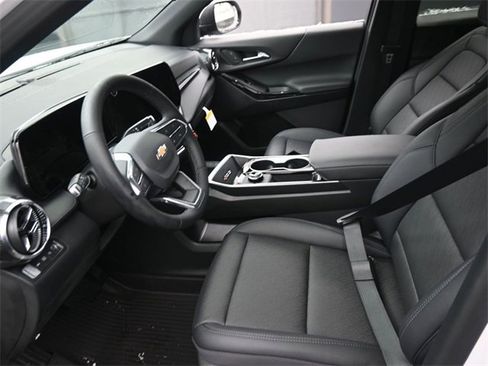 New 2026 Chevrolet Equinox LT w/ Convenience Package II image 8