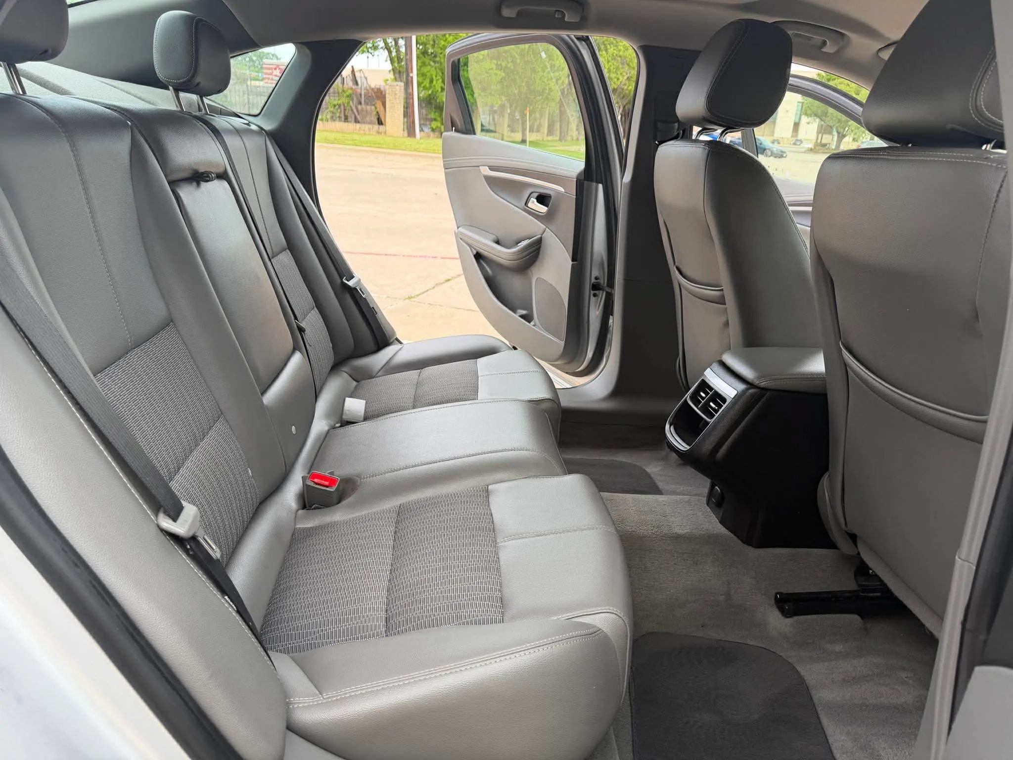 Used 2019 Chevrolet Impala LT FWD image 25