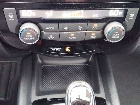 Used 2018 Nissan Rogue SV FWD image 18