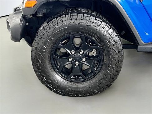 Used 2021 Jeep Gladiator Willys image 27