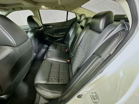 Used 2022 Nissan Maxima Platinum w/ Sport Mat Group FWD image 13